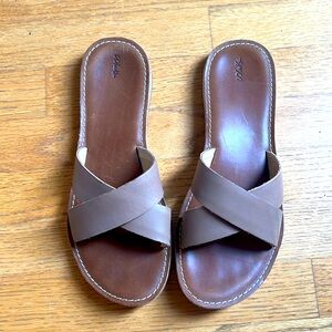 Olukai women’s leather sandal